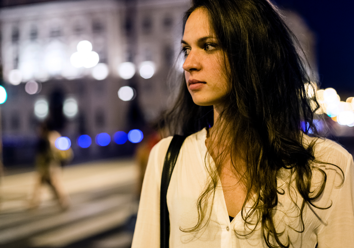 Samotne powroty wieczorem – jak unikać zagrożeń po randce, czy imprezie?