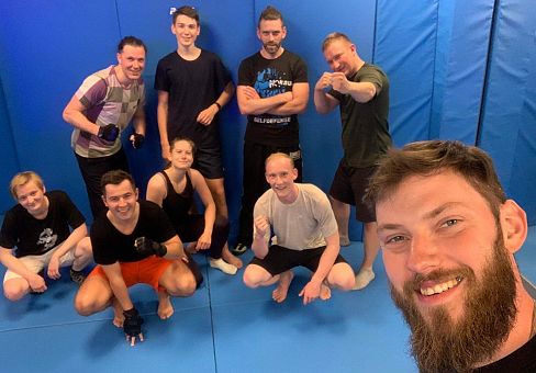 Jak treningi Krav Maga pomagają w walce ze stresem i poprawiają samopoczucie?