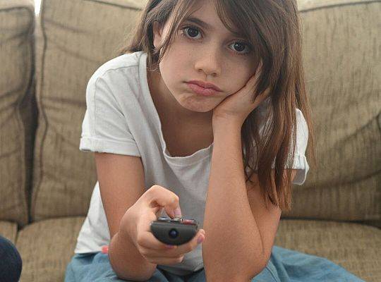 Jak światło niebieskie ekranów wpływa na dzieci?