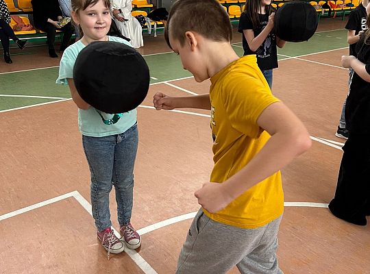 Bezpieczna droga do szkoły – jak uczyć dzieci reagowania na zagrożenia?