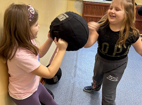 Bezpieczna droga do szkoły – jak uczyć dzieci reagowania na zagrożenia?