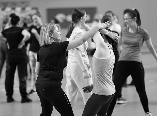 Dlaczego warto zacząć kurs samoobrony właśnie teraz? 5 powodów, by nie odkładać treningów na później.