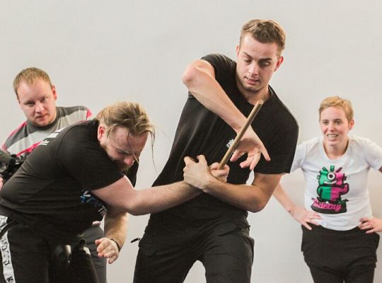 Czy treningi samoobrony mogą zastąpić siłownię?